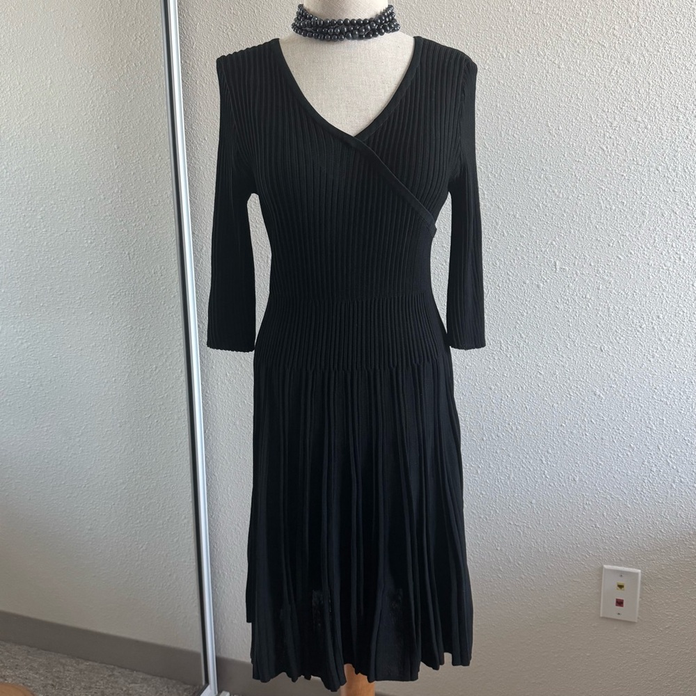 MING WANG Black Pleated V Neck 3/4 Sleeve Modest Ribbed Dress